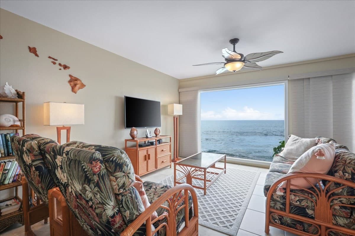 Condo in Kailua-Kona · ★4.0 · 2 bedrooms · 2 beds · 2 baths - Photo 1