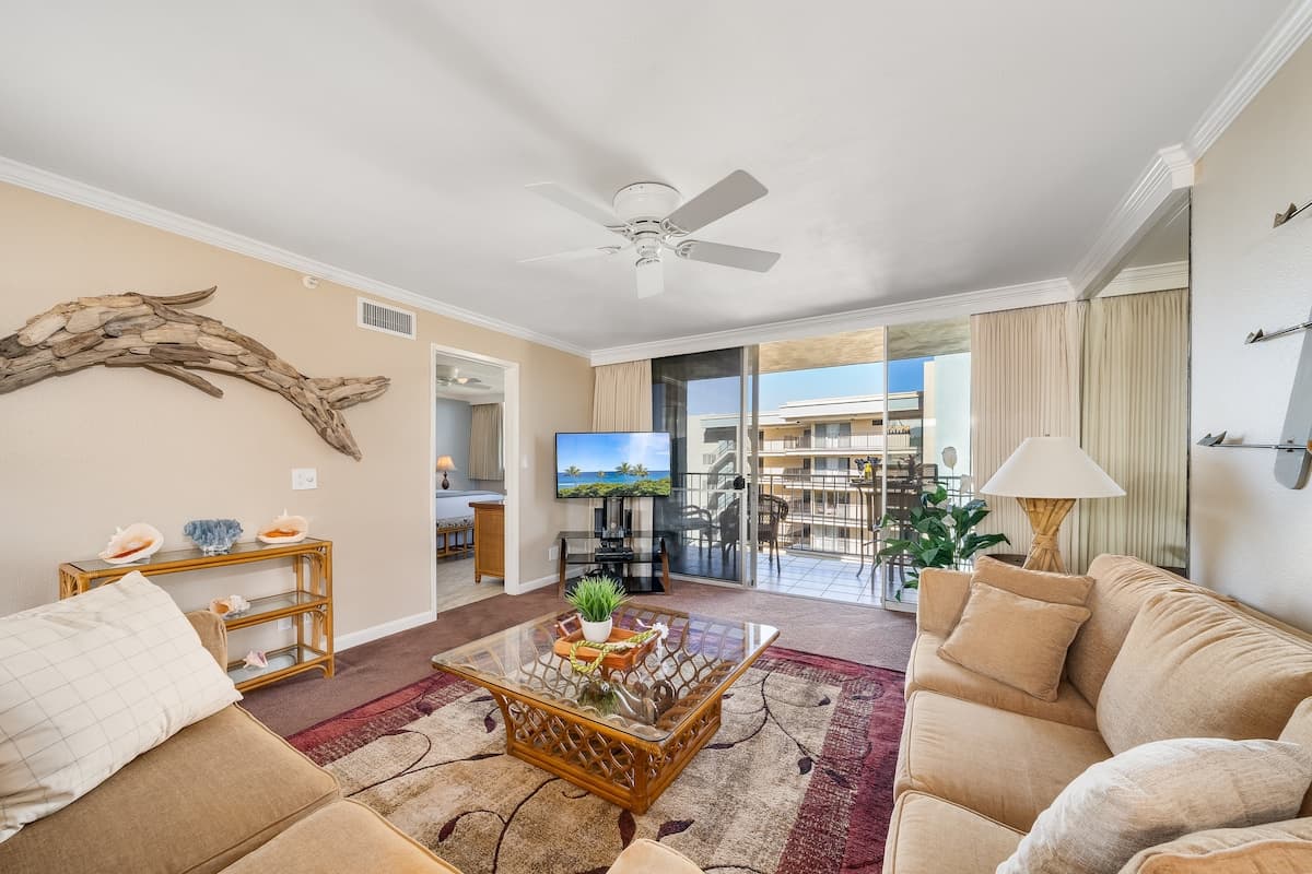 Condo in Lahaina · ★5.0 · 2 bedrooms · 3 beds · 2 baths - Photo 2