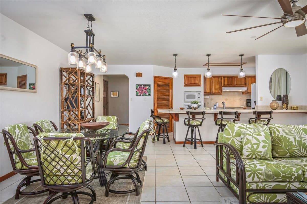 Condo in Kailua-Kona · ★4.58 · 2 bedrooms · 2 beds · 2 baths - Photo 2