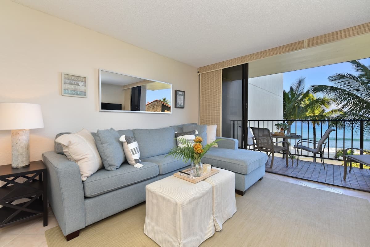 Condo in Lahaina · ★5.0 · 2 bedrooms · 4 beds · 2 baths - Photo 2