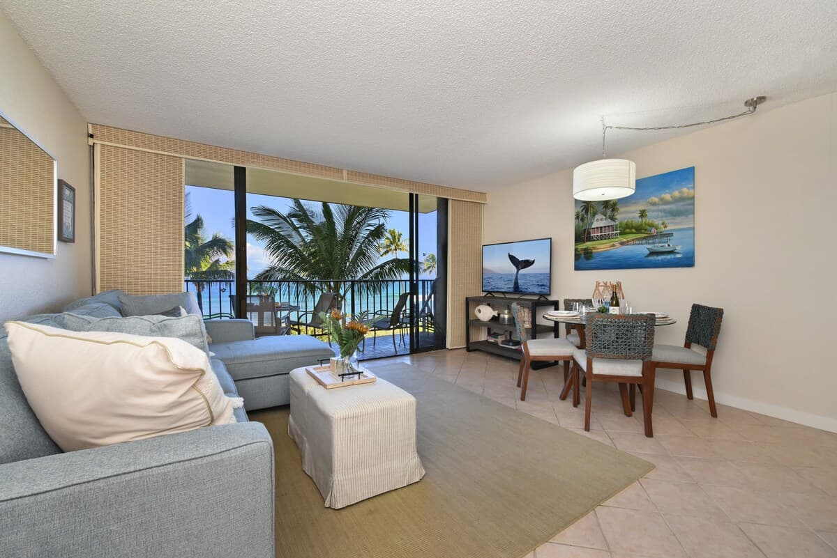 Condo in Lahaina · ★5.0 · 2 bedrooms · 4 beds · 2 baths - Photo 4