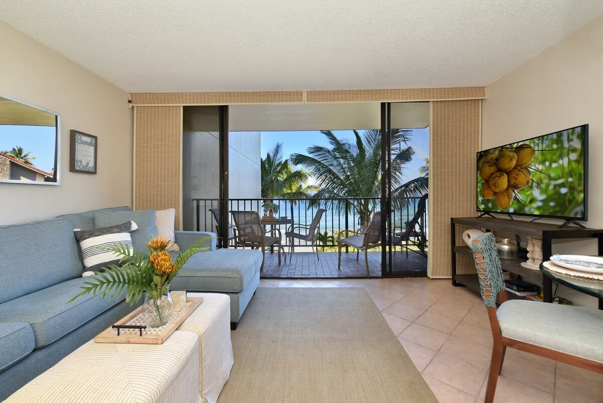 Condo in Lahaina · ★5.0 · 2 bedrooms · 4 beds · 2 baths - Photo 3