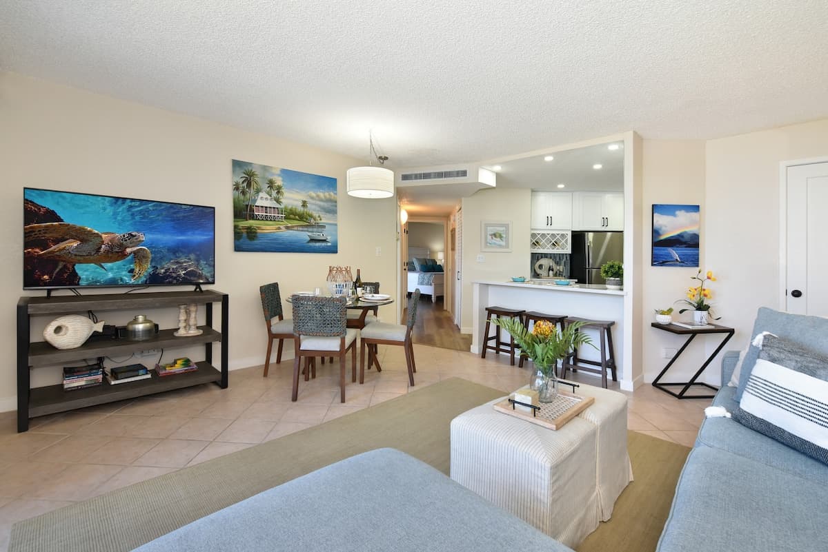 Condo in Lahaina · ★5.0 · 2 bedrooms · 4 beds · 2 baths - Photo 5