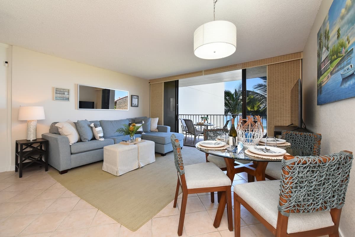 Condo in Lahaina · ★5.0 · 2 bedrooms · 4 beds · 2 baths - Photo 1