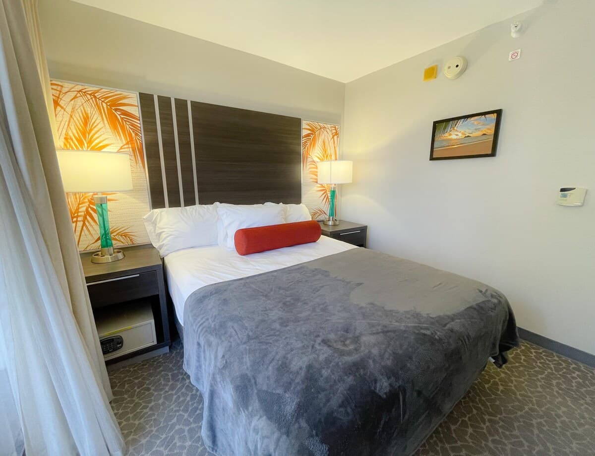 Condo in Honolulu · ★4.62 · Studio · 1 bed · 1 private bath - Photo 1