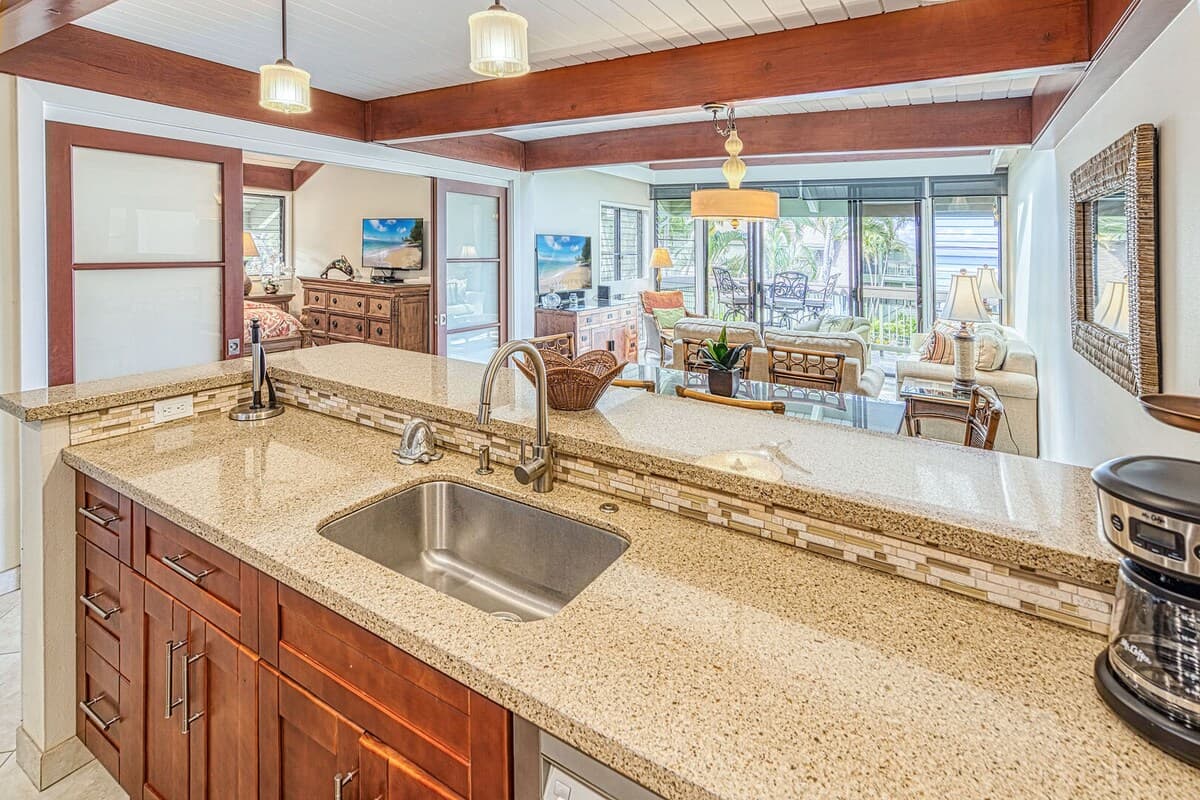 Condo in Lahaina · ★4.71 · 3 bedrooms · 4 beds · 2 private baths - Photo 4
