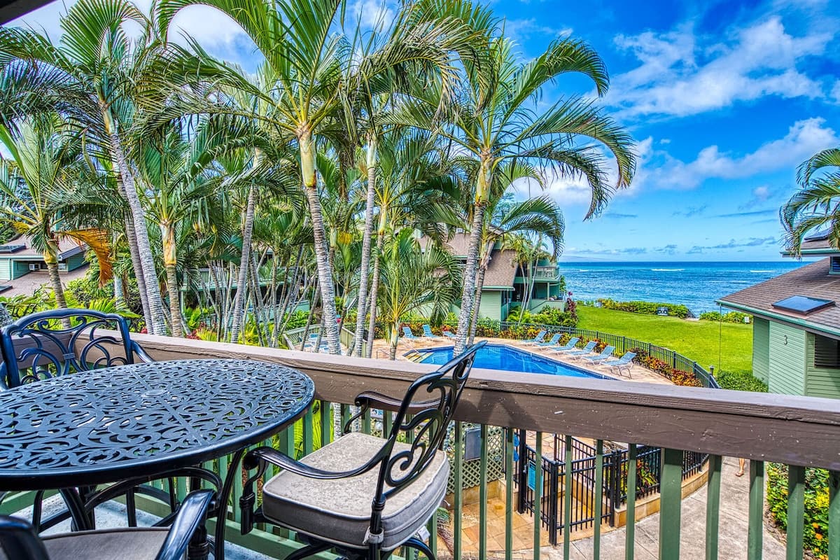 Condo in Lahaina · ★4.71 · 3 bedrooms · 4 beds · 2 private baths - Photo 2