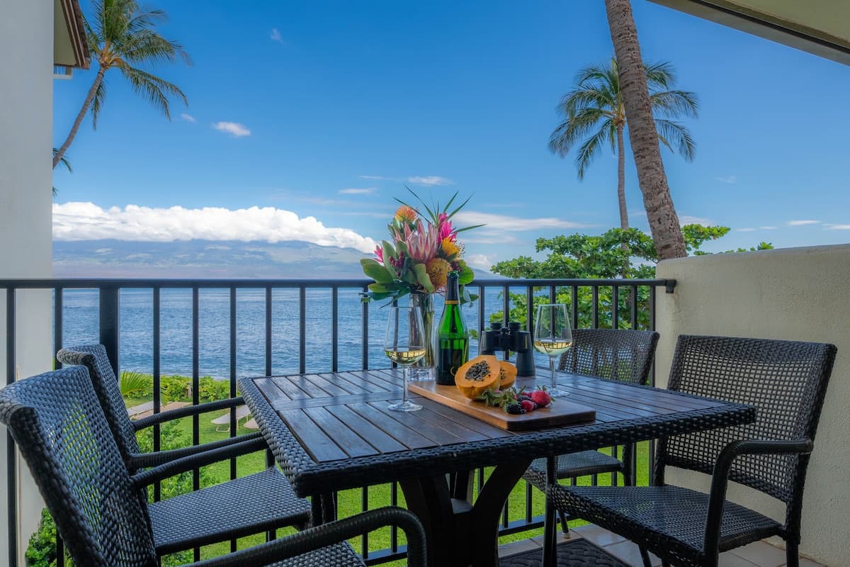 Condo in Wailuku · ★4.69 · 2 bedrooms · 3 beds · 2 baths - Photo 2