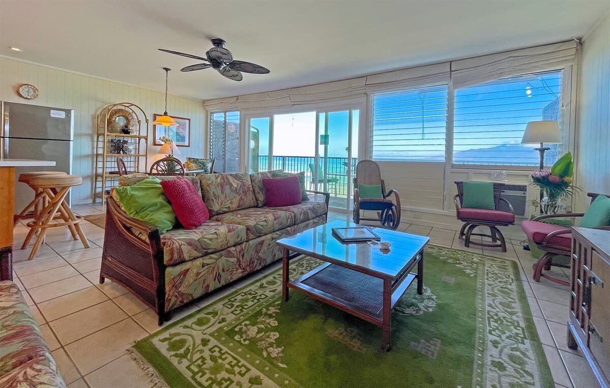 Condo in Lahaina · ★4.93 · 2 bedrooms · 4 beds · 1 private bath - Photo 5