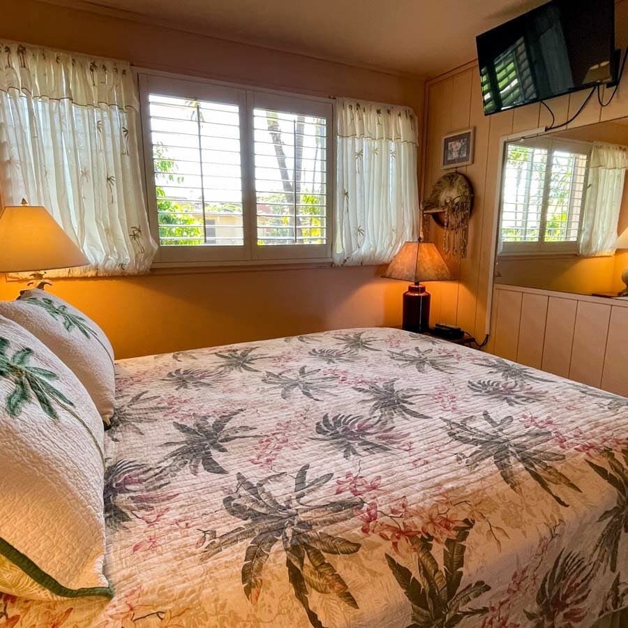 Condo in Lahaina · ★4.93 · 2 bedrooms · 4 beds · 1 private bath - Photo 2