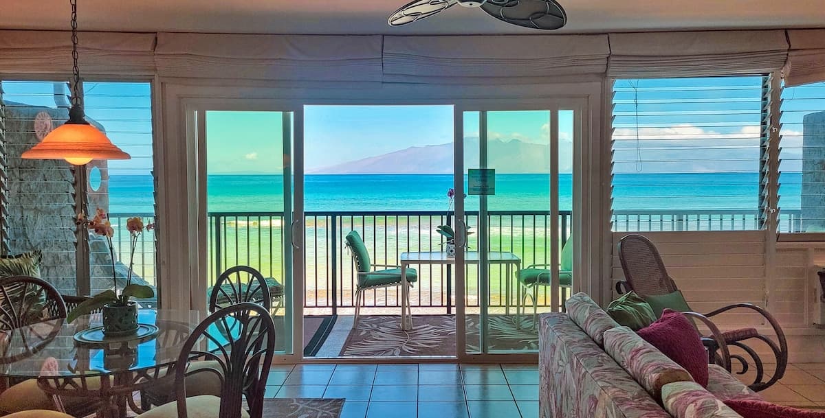 Condo in Lahaina · ★4.93 · 2 bedrooms · 4 beds · 1 private bath - Photo 4
