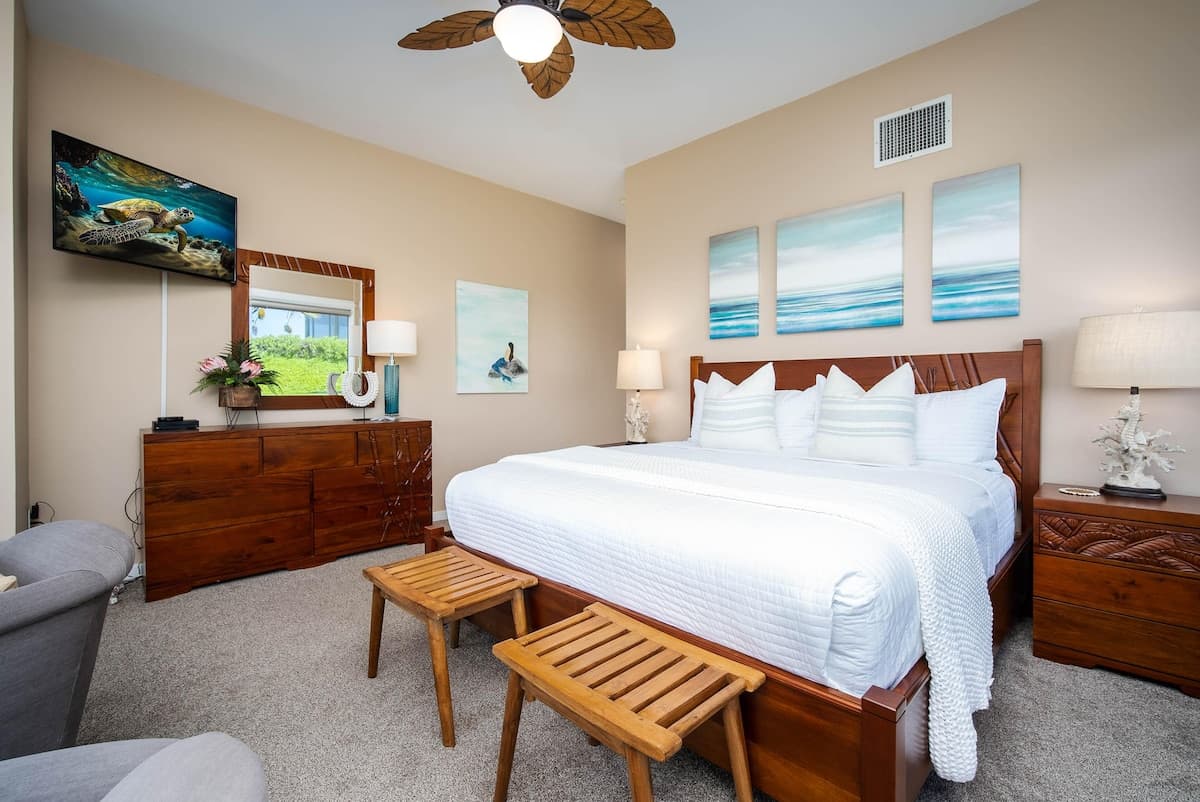 Condo in Lahaina · ★4.81 · 1 bedroom · 2 beds · 2 baths - Photo 4
