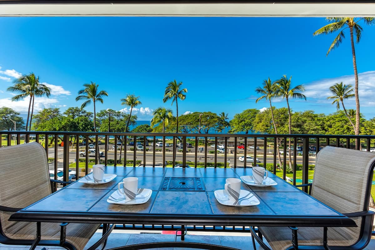 Condo in Kihei · ★4.75 · 2 bedrooms · 2 beds · 2 baths - Photo 1