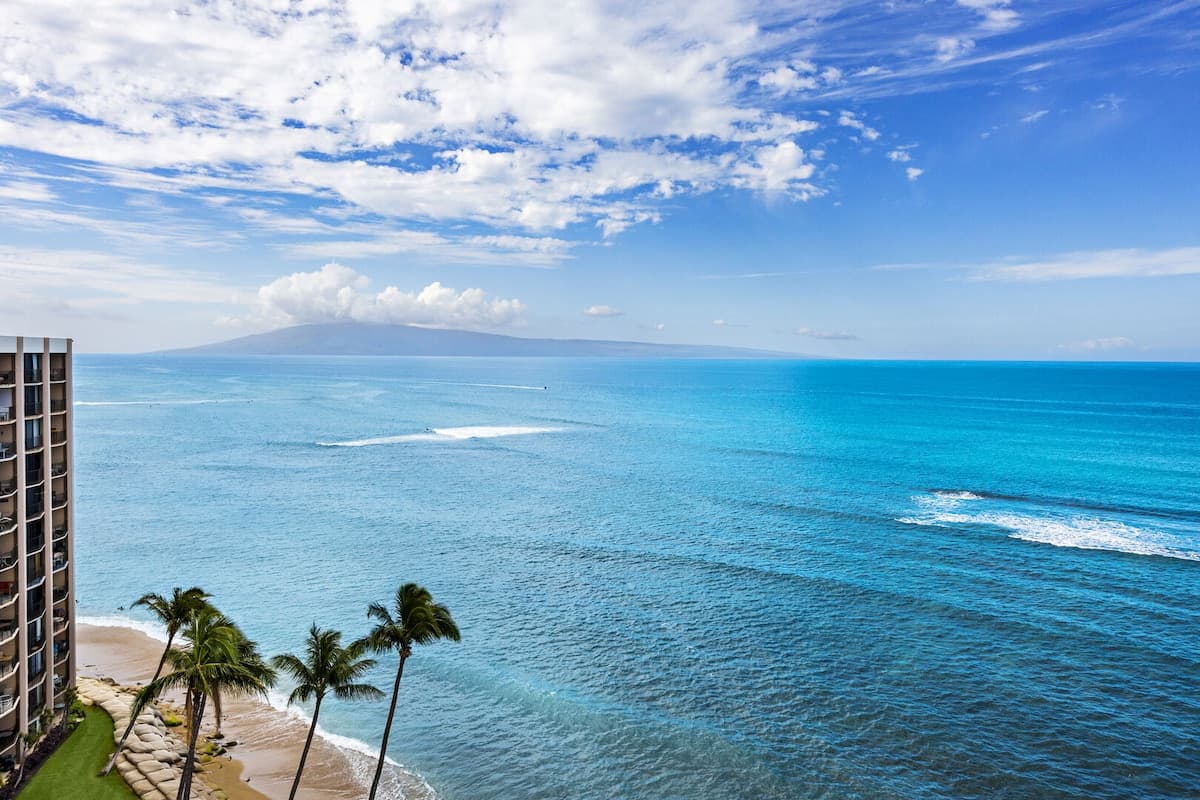 Condo in Lahaina · ★4.88 · 1 bedroom · 2 beds · 1 private bath - Photo 3
