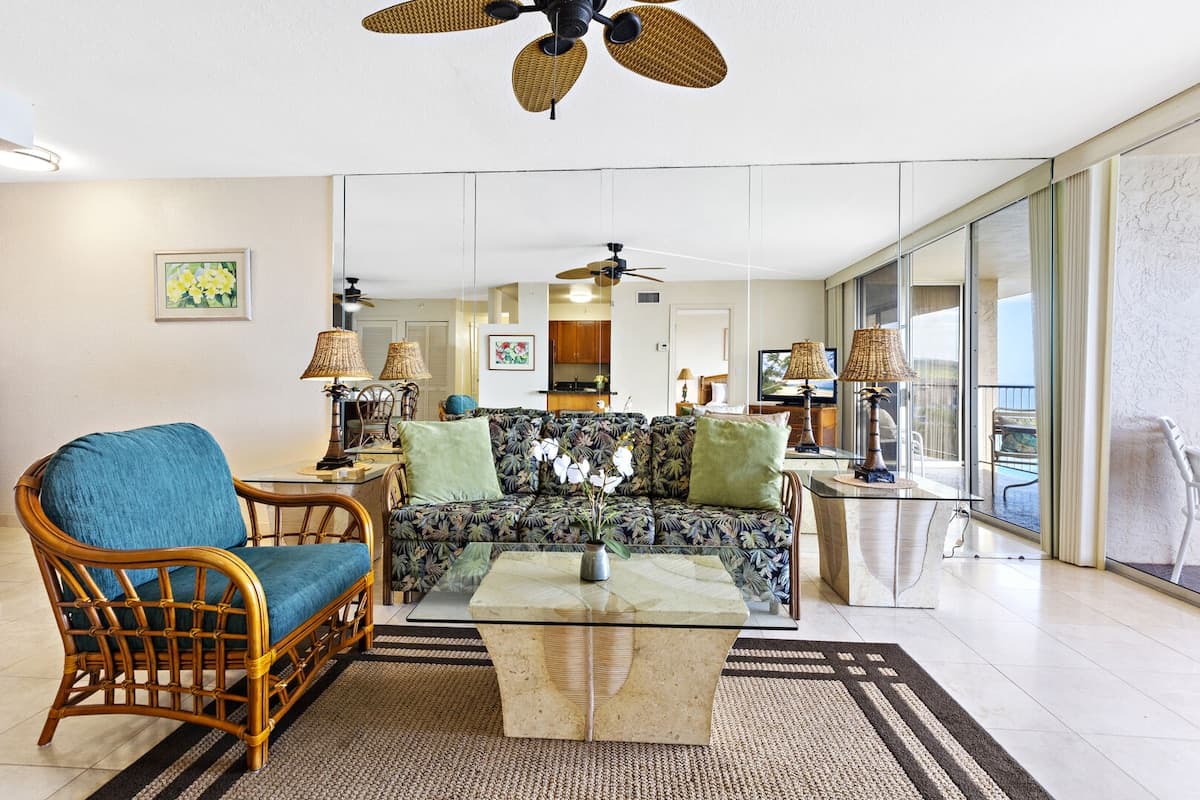 Condo in Lahaina · ★4.88 · 1 bedroom · 2 beds · 1 private bath - Photo 4