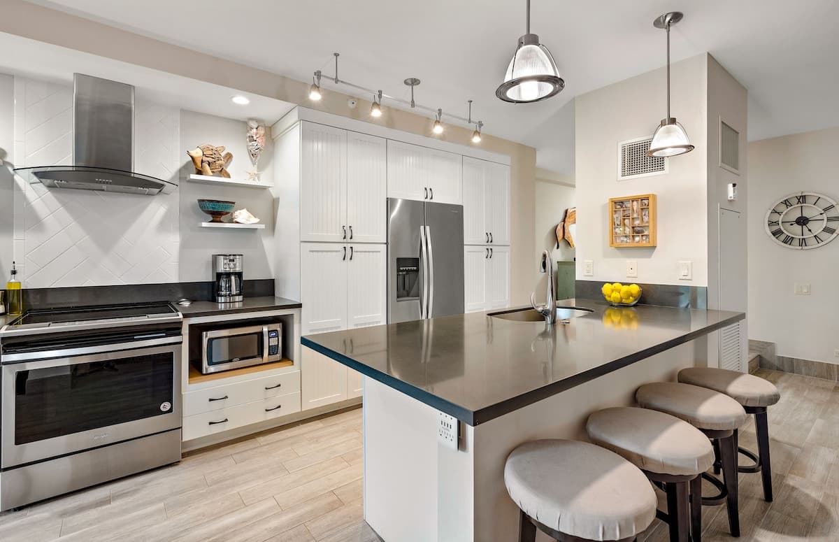Condo in Lahaina · ★4.83 · 2 bedrooms · 3 beds · 2 baths - Photo 1