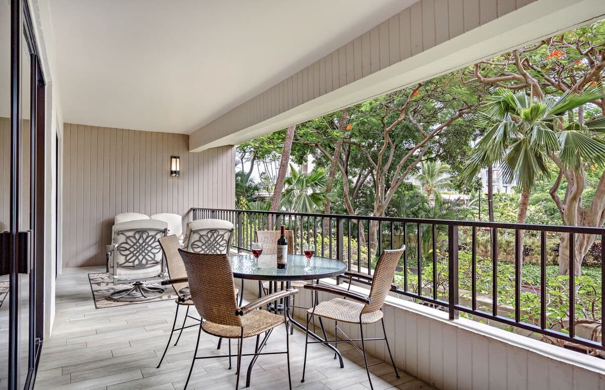 Condo in Lahaina · ★4.83 · 2 bedrooms · 3 beds · 2 baths - Photo 2