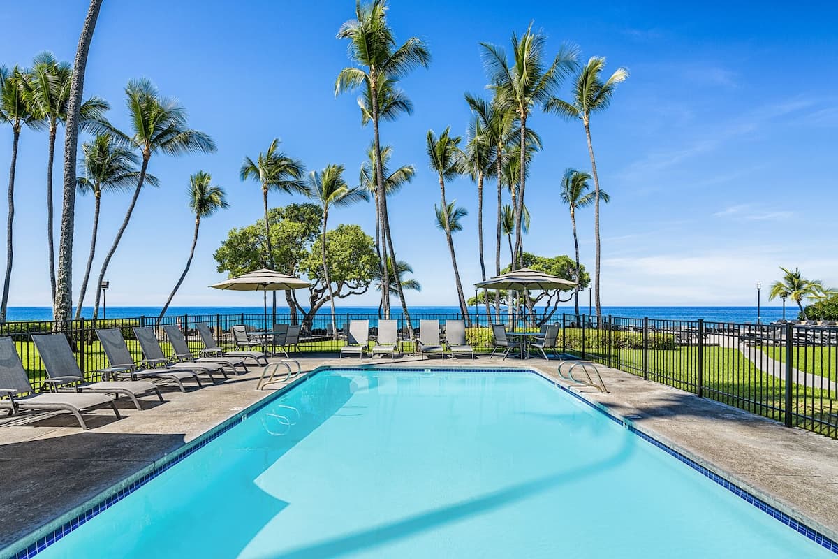 Condo in Kailua-Kona · ★4.78 · 1 bedroom · 2 beds · 1 private bath - Photo 1