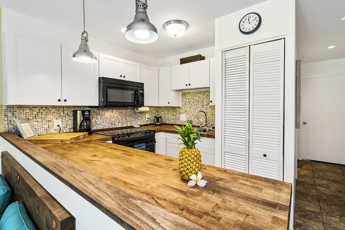 Condo in Kailua-Kona · ★4.78 · 1 bedroom · 2 beds · 1 private bath - Photo 4