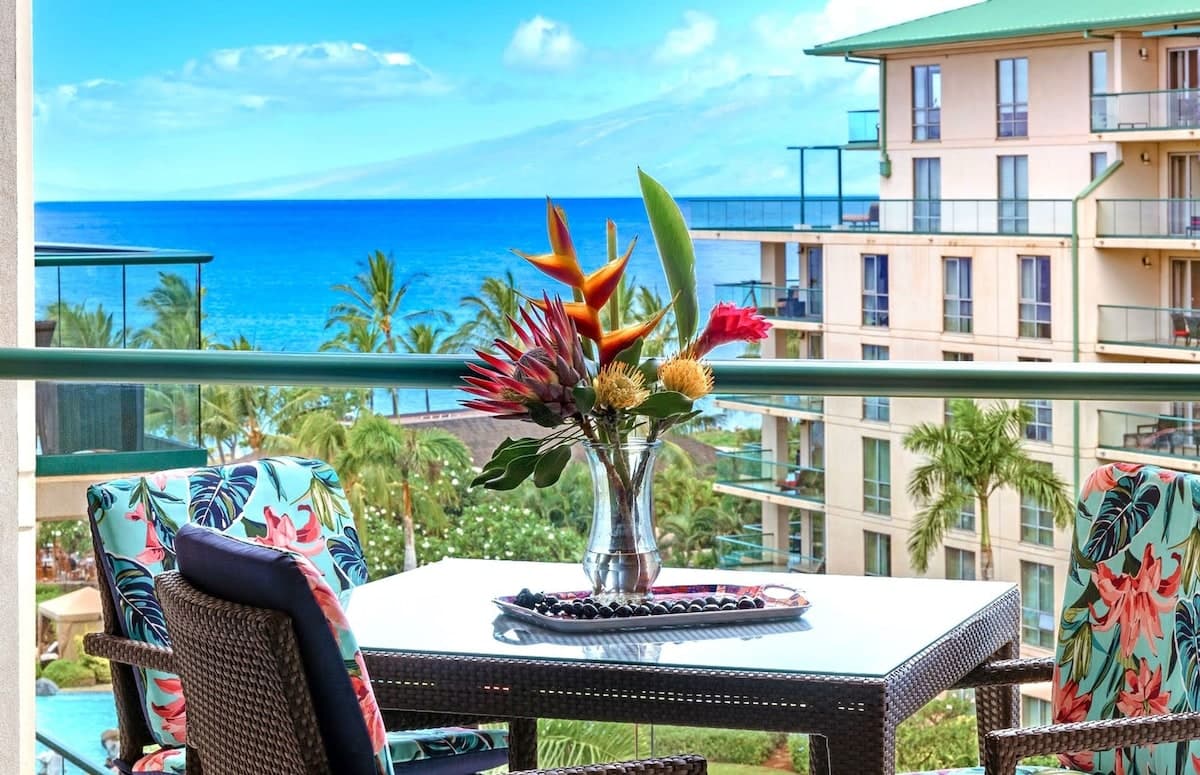 Condo in Lahaina · ★4.68 · Studio · 3 beds · 1 bath - Photo 3