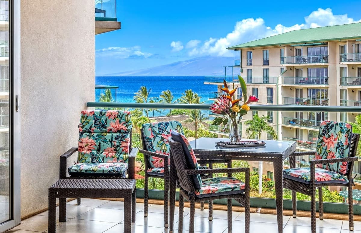 Condo in Lahaina · ★4.68 · Studio · 3 beds · 1 bath - Photo 5