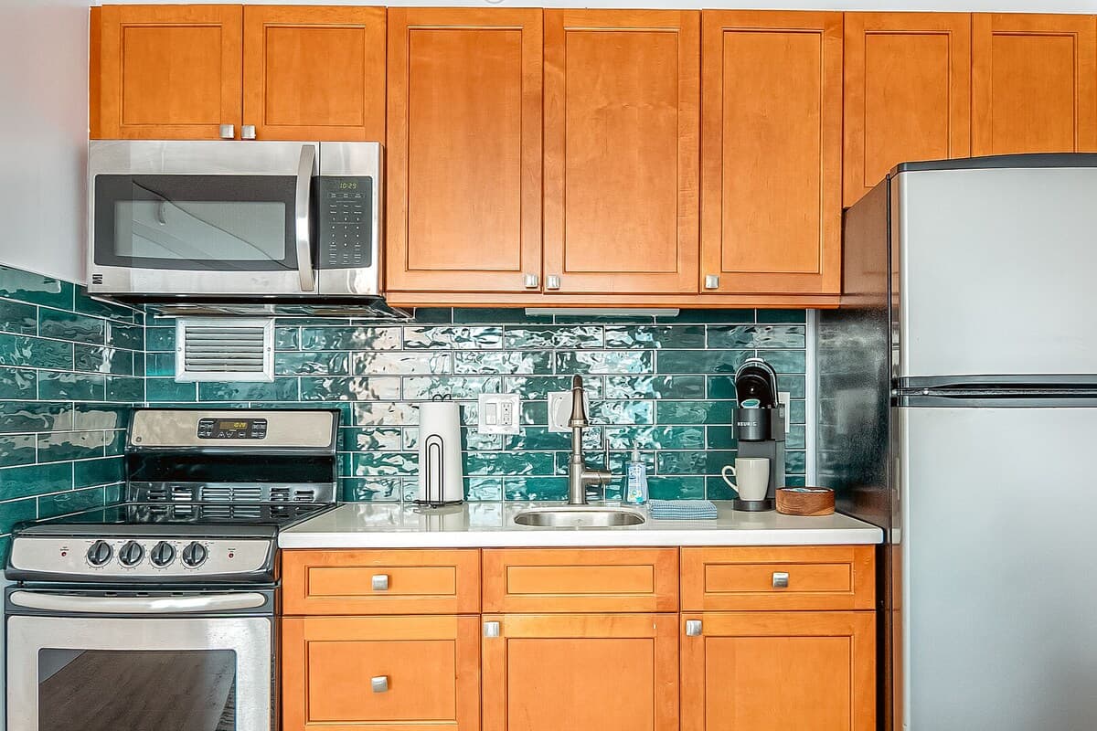 Condo in Honolulu · ★4.69 · 1 bedroom · 1 bed · 1 private bath - Photo 3