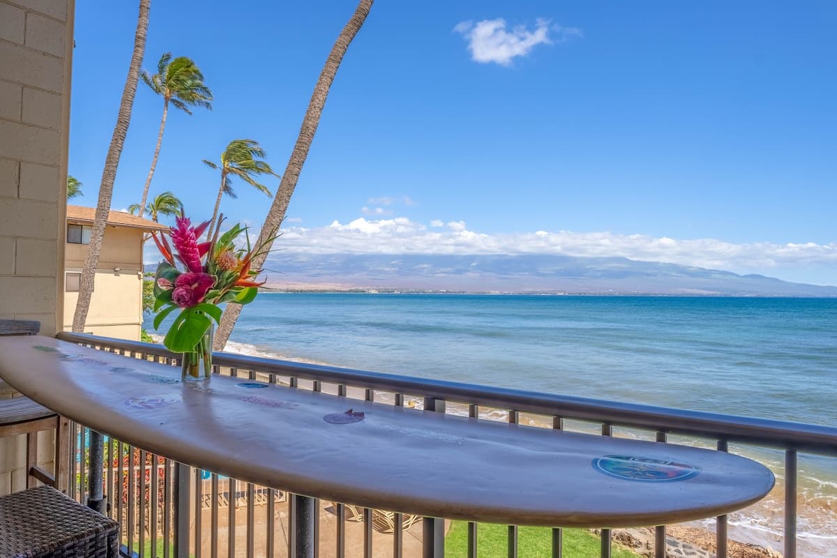 Condo in Wailuku · ★4.84 · 2 bedrooms · 3 beds · 2 baths - Photo 1