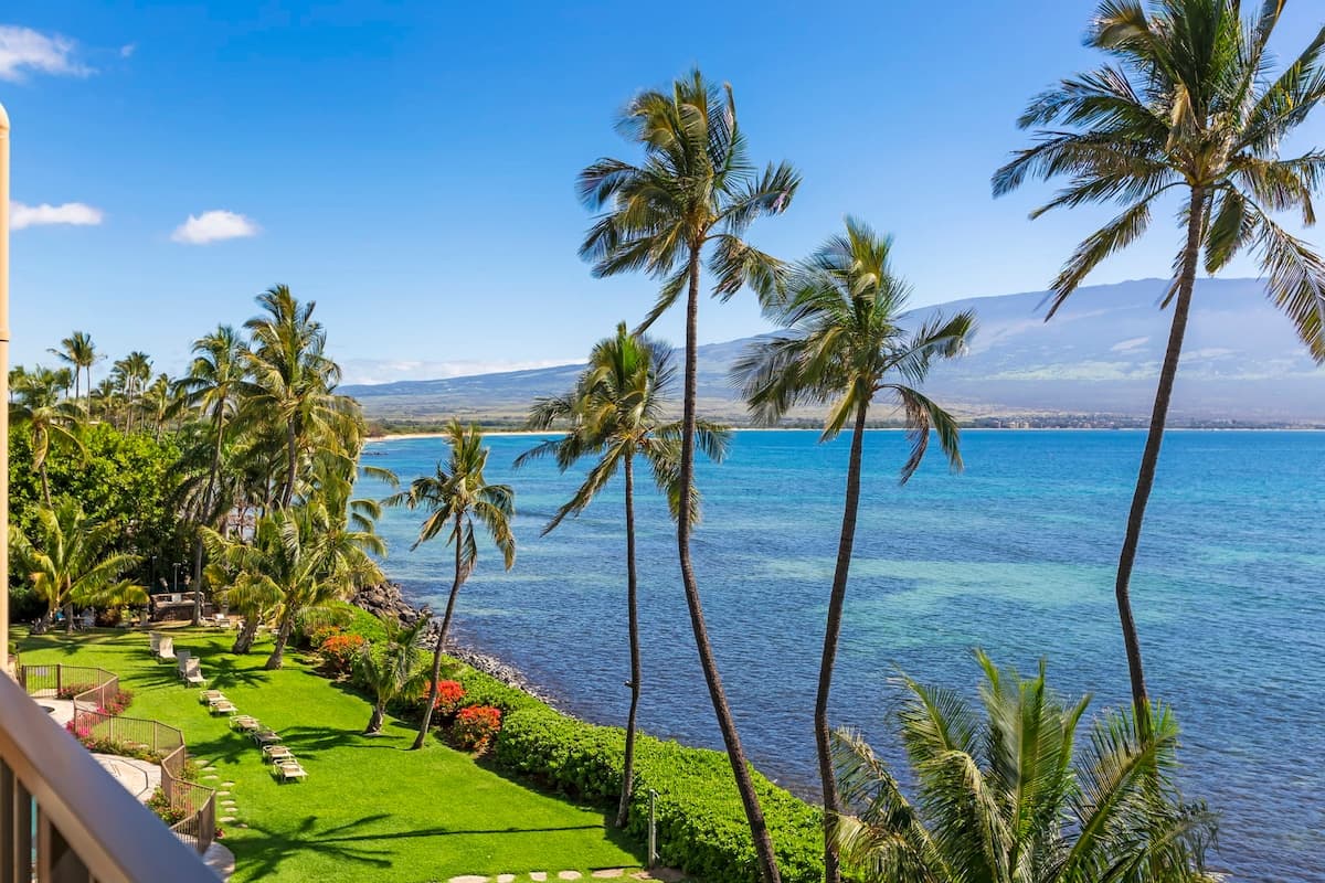 Condo in Wailuku · ★4.86 · 2 bedrooms · 3 beds · 2 baths - Photo 5