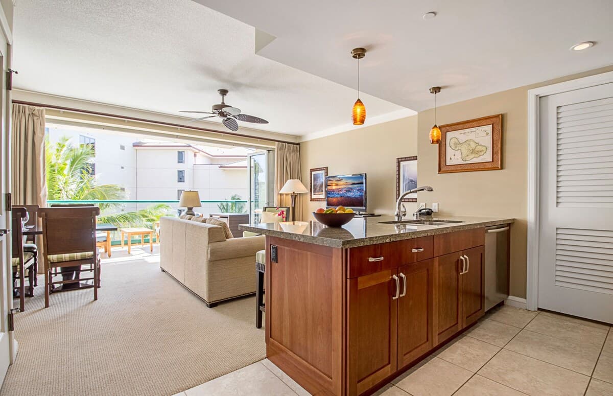 Condo in Lahaina · ★4.95 · 1 bedroom · 2 beds · 1 bath - Photo 3