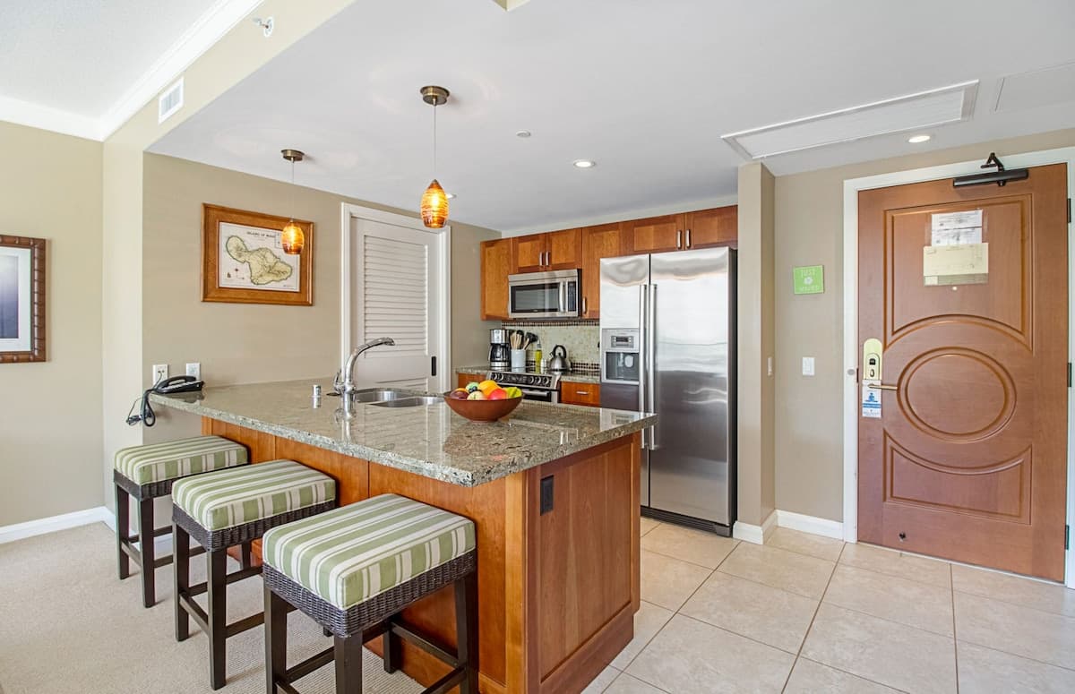 Condo in Lahaina · ★4.95 · 1 bedroom · 2 beds · 1 bath - Photo 5