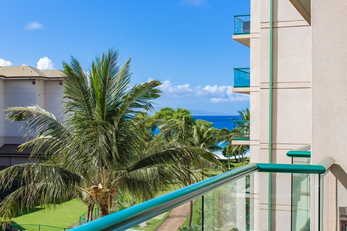 Condo in Lahaina · ★4.95 · 1 bedroom · 2 beds · 1 bath - Photo 1