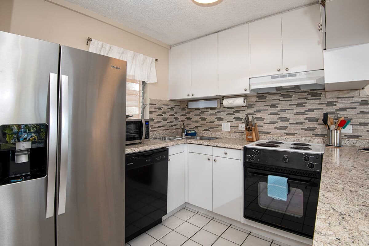 Condo in Kailua-Kona · ★4.4 · 1 bedroom · 1 bed · 1 bath - Photo 2