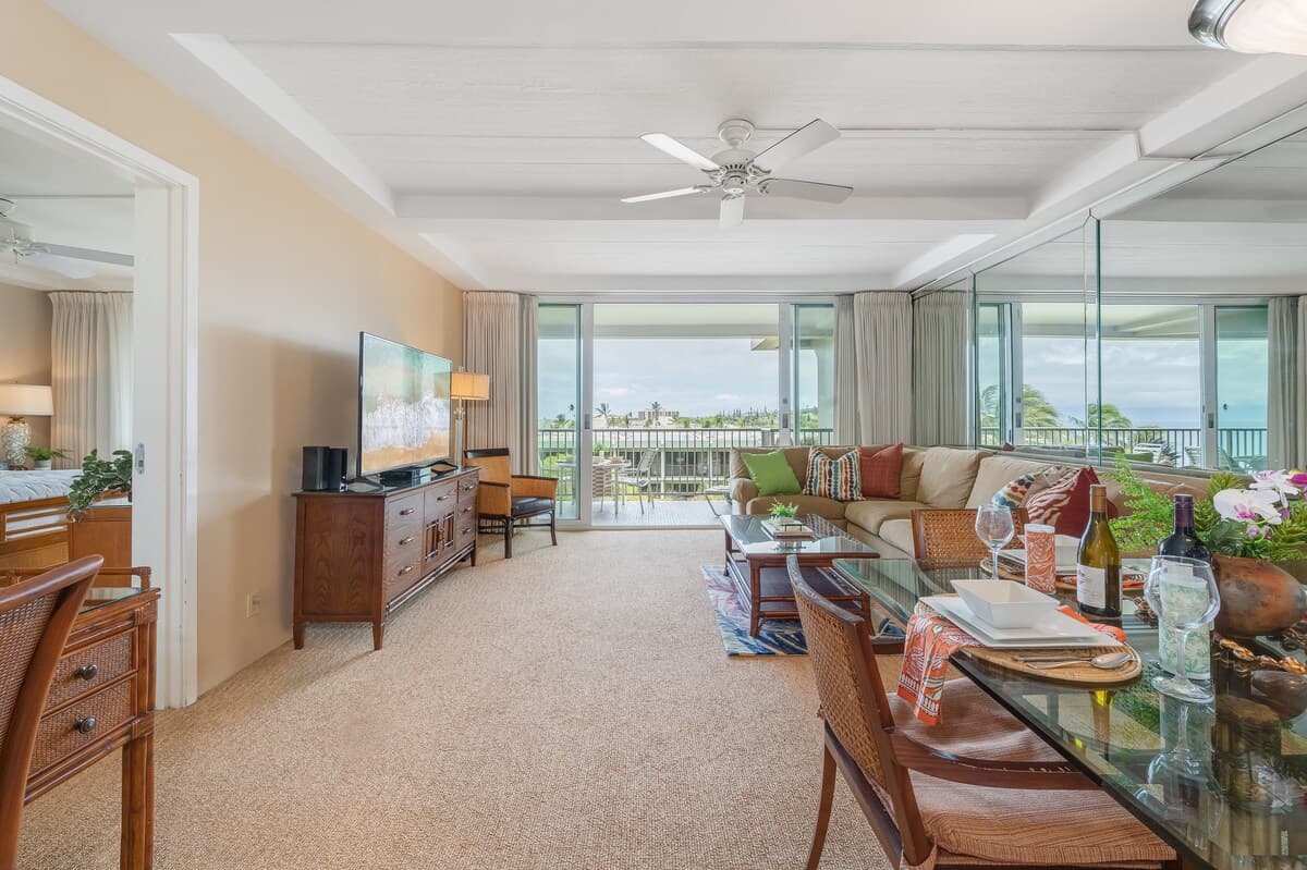 Condo in Lahaina · ★4.79 · 1 bedroom · 2 beds · 2 baths - Photo 4