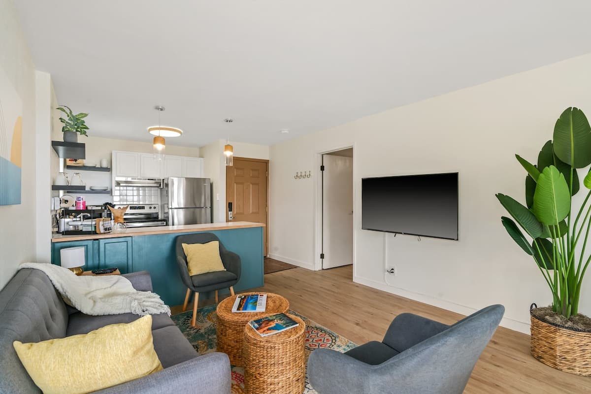 Condo in Lihue · ★4.96 · 2 bedrooms · 4 beds · 2 private baths - Photo 5