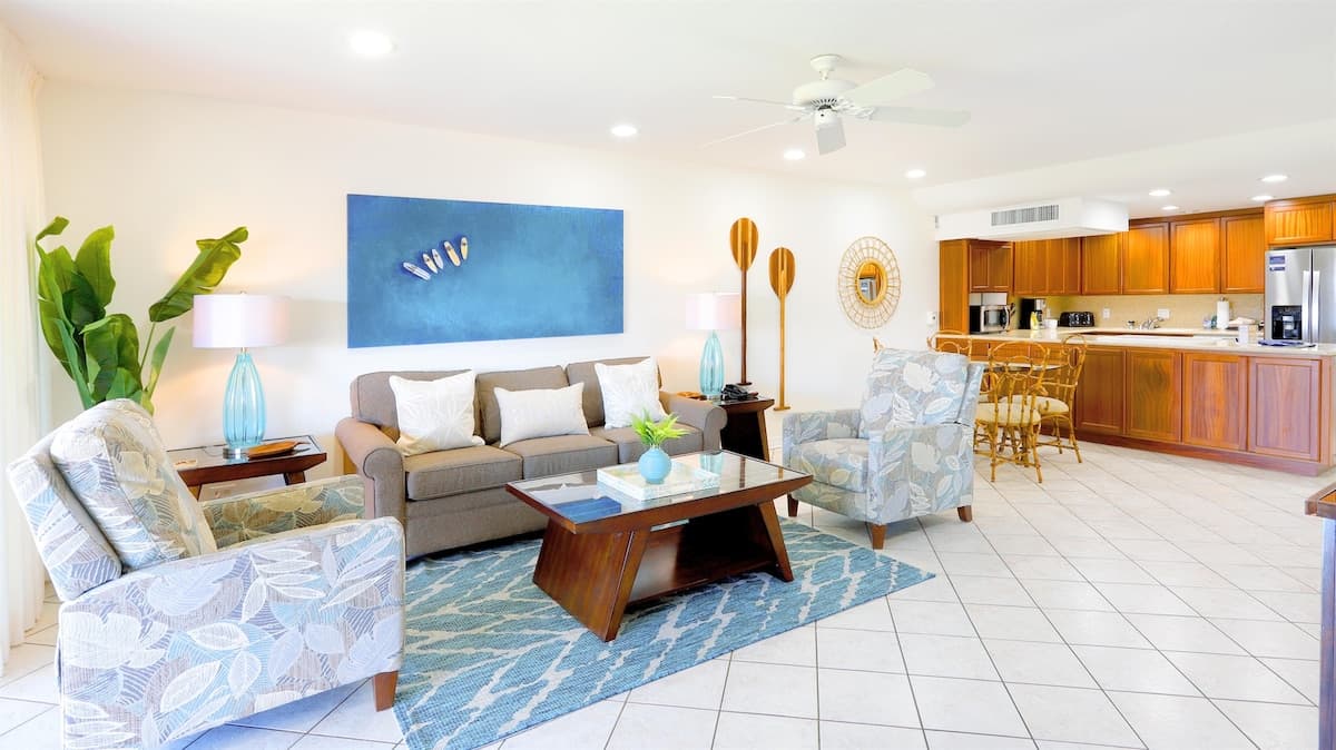 Condo in Lahaina · ★4.71 · 2 bedrooms · 4 beds · 2 baths - Photo 2