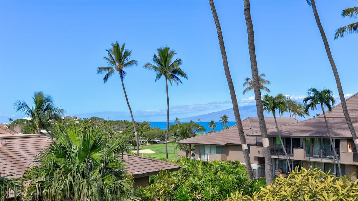 Condo in Lahaina · ★4.71 · 2 bedrooms · 4 beds · 2 baths - Photo 1