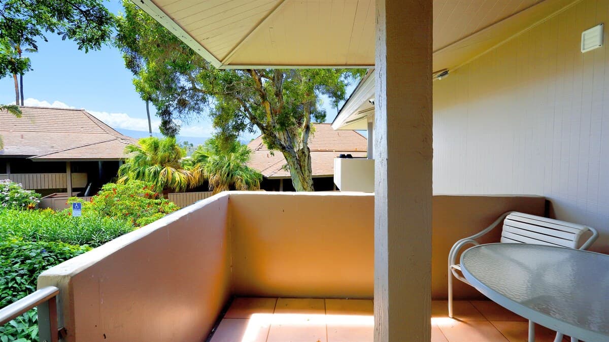 Condo in Lahaina · ★4.71 · 2 bedrooms · 4 beds · 2 baths - Photo 3