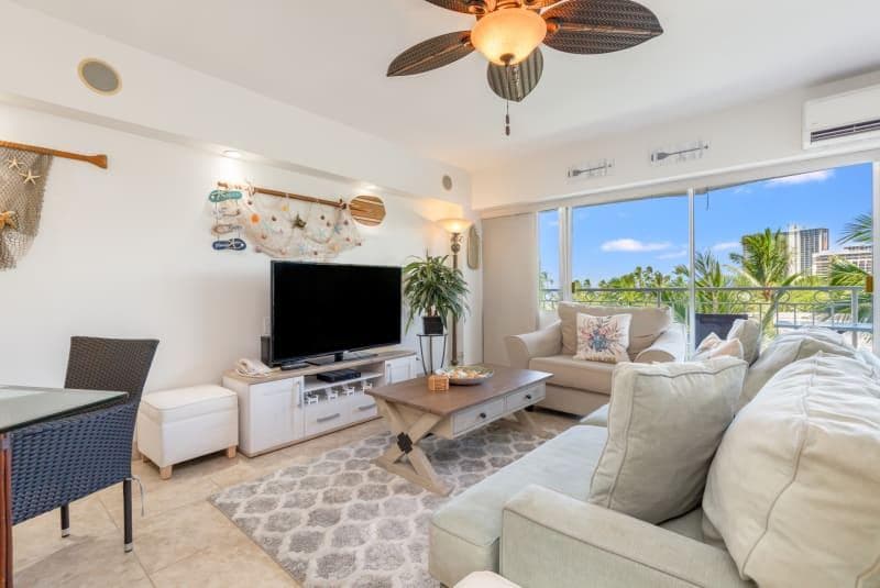 Condo in Honolulu · ★5.0 · 1 bedroom · 1 bed · 1 shared bath - Photo 3