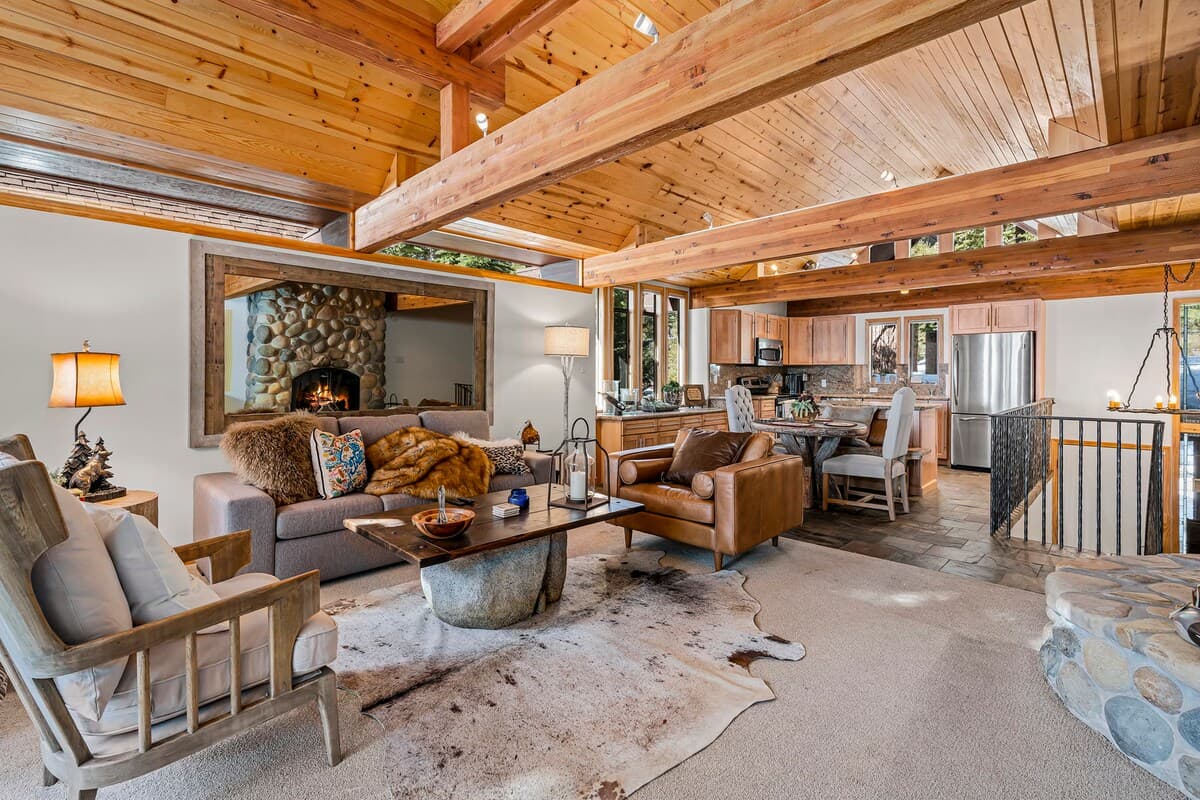 Condo in Incline Village · ★4.81 · 2 bedrooms · 2 beds · 2 private baths - Photo 3