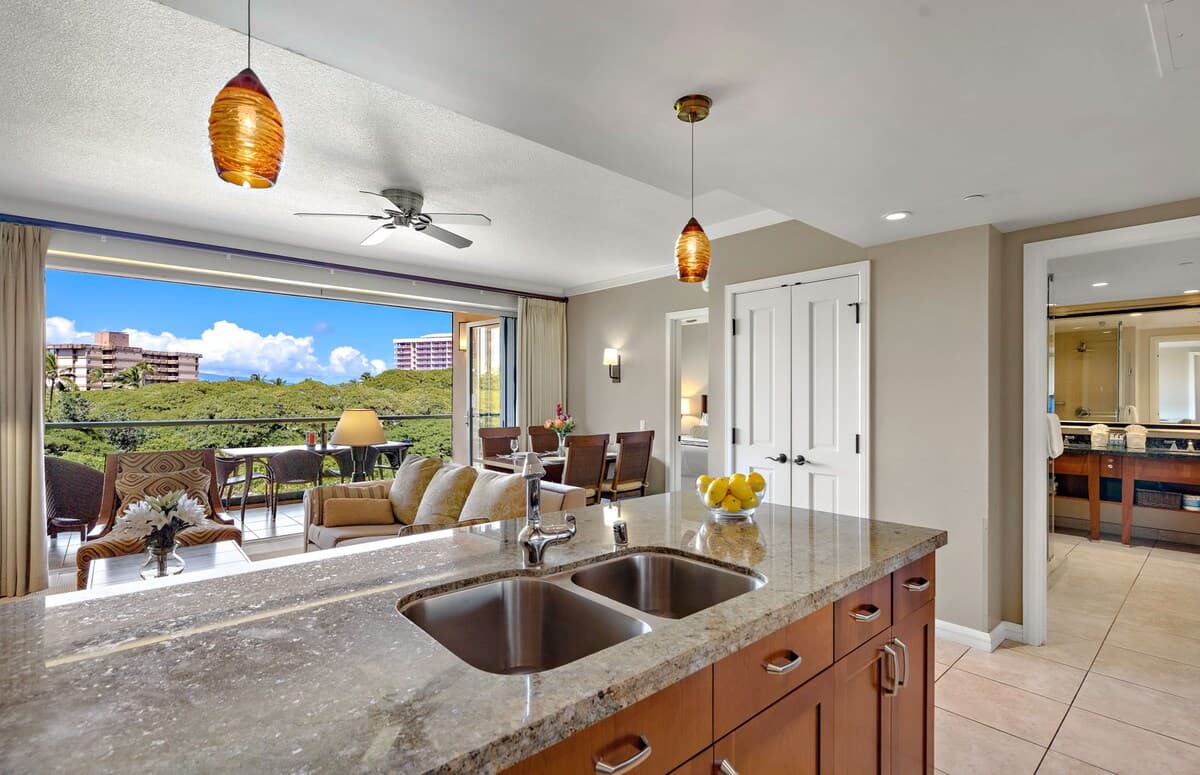 Condo in Lahaina · ★4.63 · 1 bedroom · 2 beds · 1 bath - Photo 5