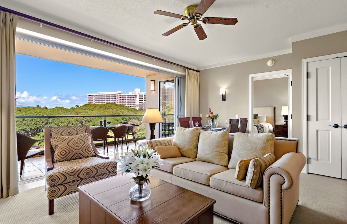 Condo in Lahaina · ★4.63 · 1 bedroom · 2 beds · 1 bath - Photo 4