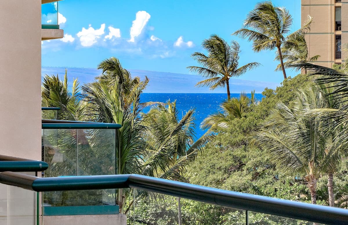 Condo in Lahaina · ★4.63 · 1 bedroom · 2 beds · 1 bath - Photo 3