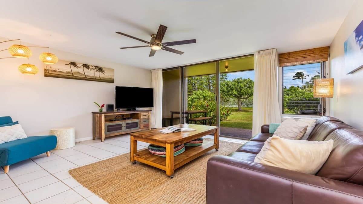 Condo in Kahuku · ★4.89 · 1 bedroom · 2 beds · 2 private baths - Photo 2