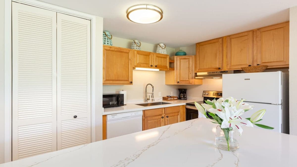Condo in Kahuku · ★4.89 · 1 bedroom · 2 beds · 2 private baths - Photo 4