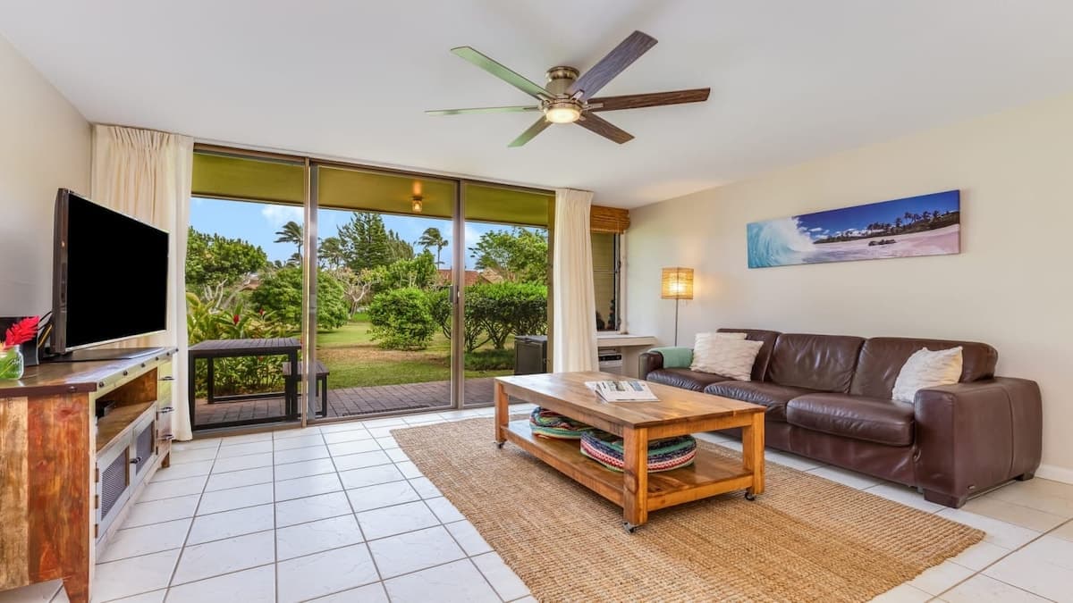 Condo in Kahuku · ★4.89 · 1 bedroom · 2 beds · 2 private baths - Photo 3