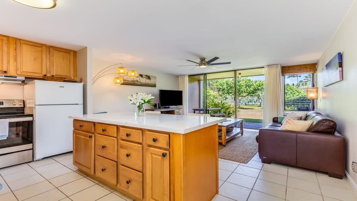 Condo in Kahuku · ★4.89 · 1 bedroom · 2 beds · 2 private baths - Photo 5