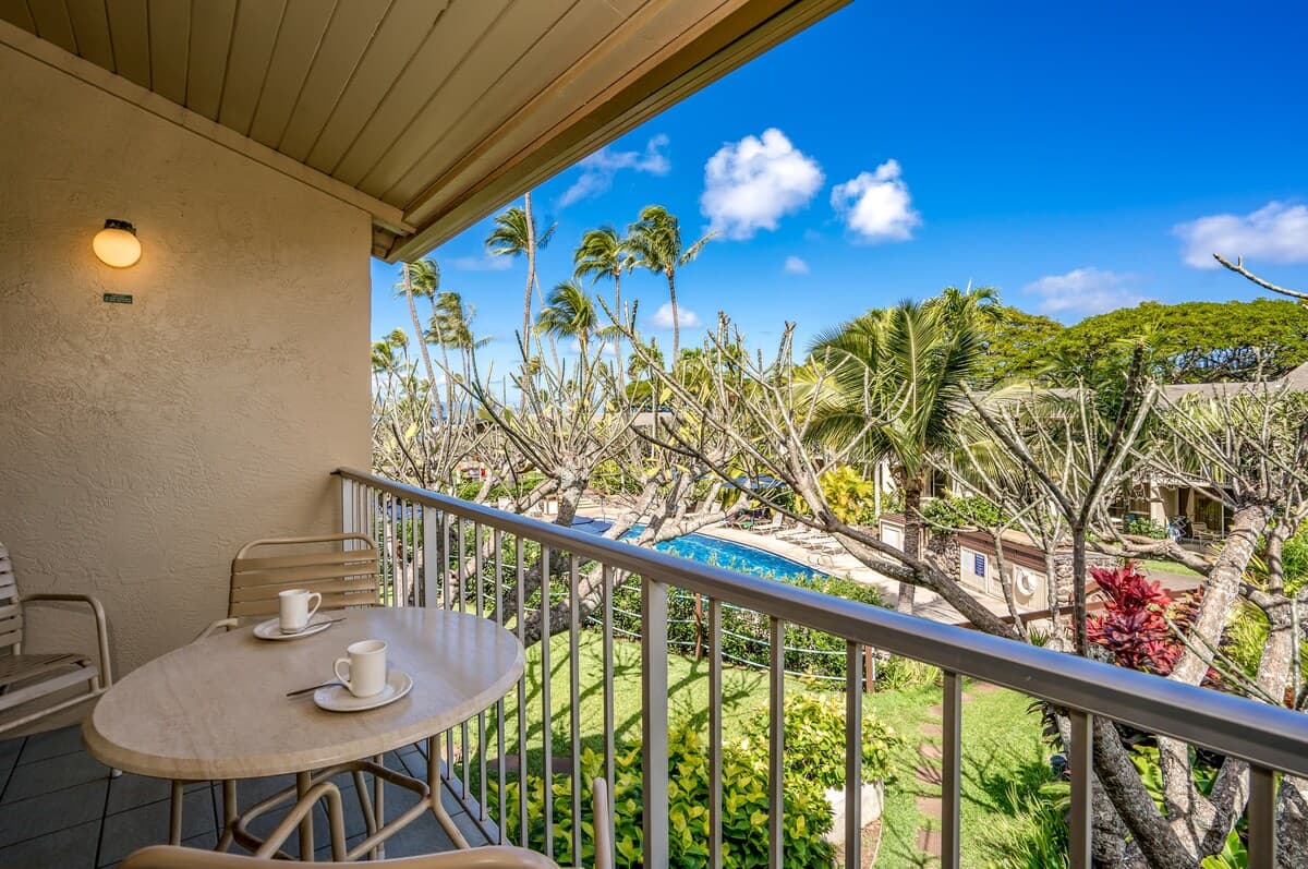 Condo in Lahaina · ★4.9 · 1 bedroom · 3 beds · 1 shared bath - Photo 4