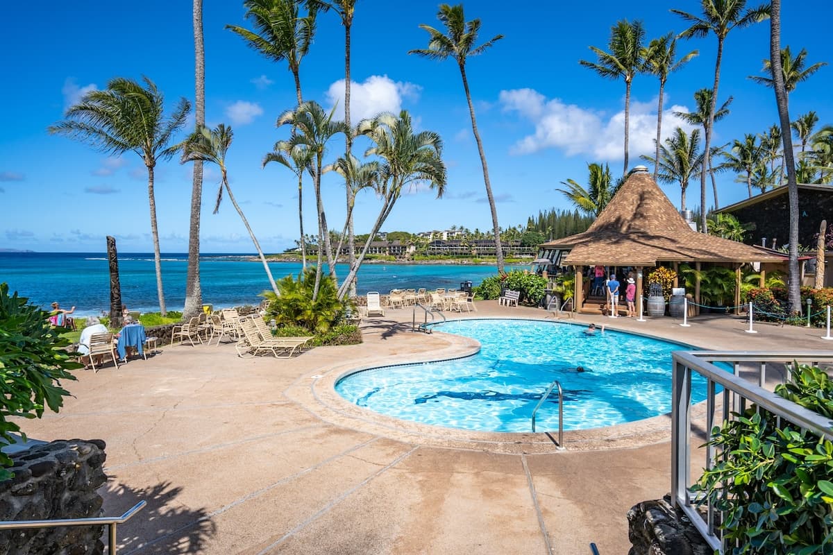 Condo in Lahaina · ★4.9 · 1 bedroom · 3 beds · 1 shared bath - Photo 3