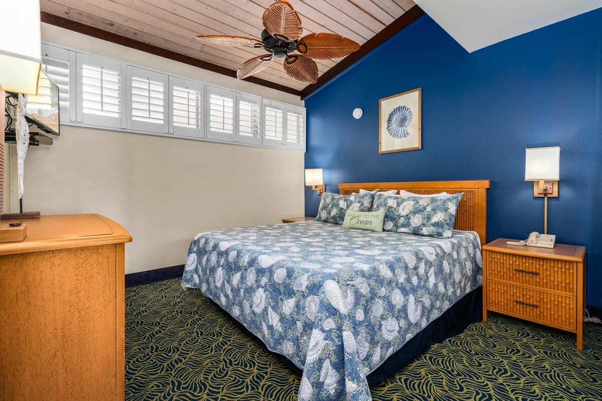 Condo in Lahaina · ★4.9 · 1 bedroom · 3 beds · 1 shared bath - Photo 2
