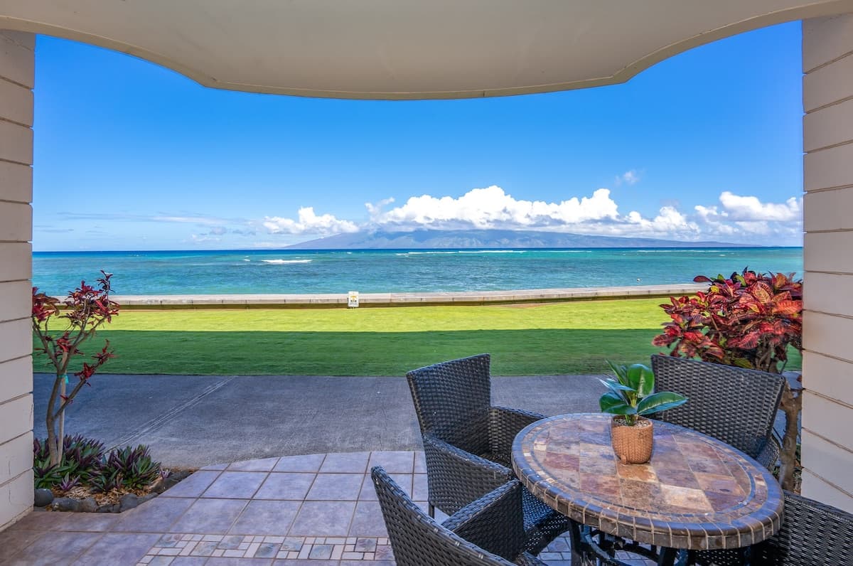 Condo in Lahaina · ★4.85 · 1 bedroom · 2 beds · 1 shared bath - Photo 1
